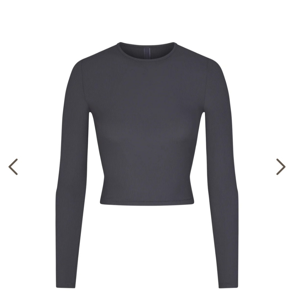 SKIMS NWT Soft Lounge Long Sleeve Crop Top color Graphite